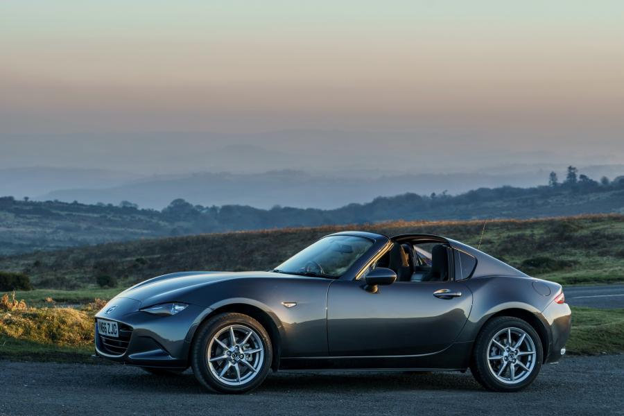  Mazda MX-5 RF 2017 года  (UK) (фото 11 из 40)